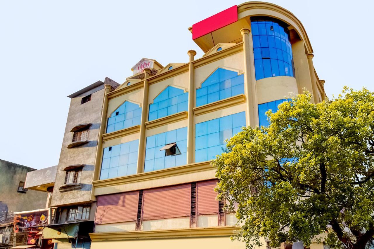 OYO 81625 Hotel Radhika Manmad Buitenkant foto